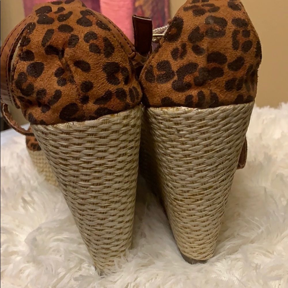 Leopard Wedges 🐆 - Picture 4 of 6